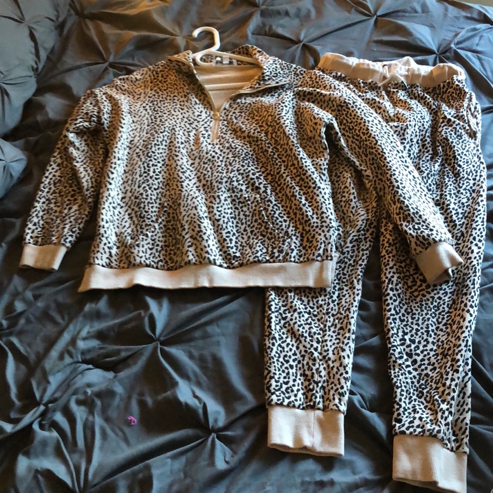 Brickyard buffalo Cheetah Joggers Lounge Set